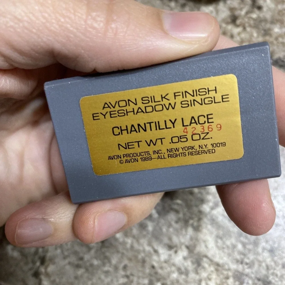 Original Avon Silk‎ Finish Eyeshadow Single In Chantilly Lace